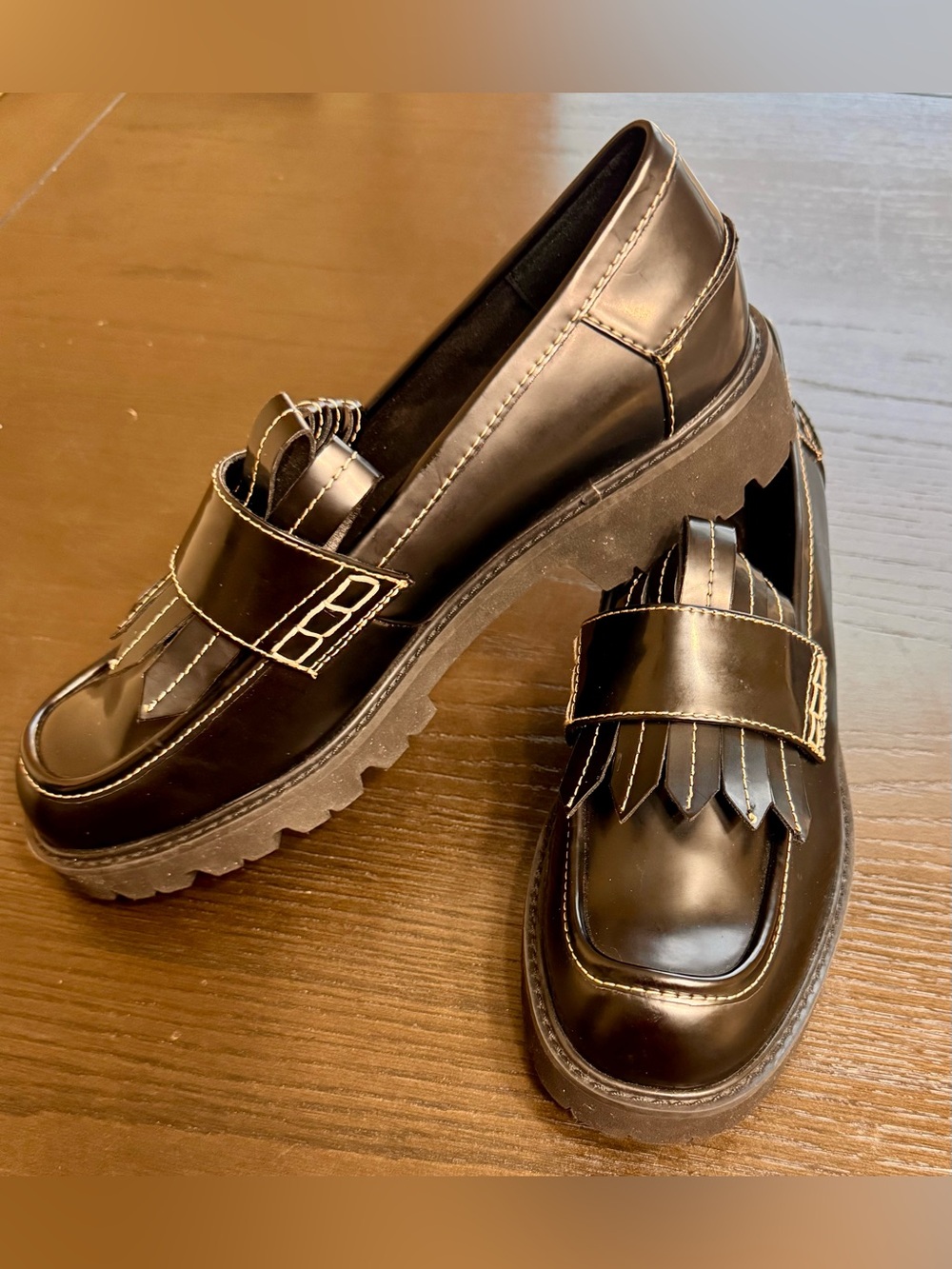 KORKS Black Kiltie Fringe Chunky Lug Sole Loafers Size 9.5M